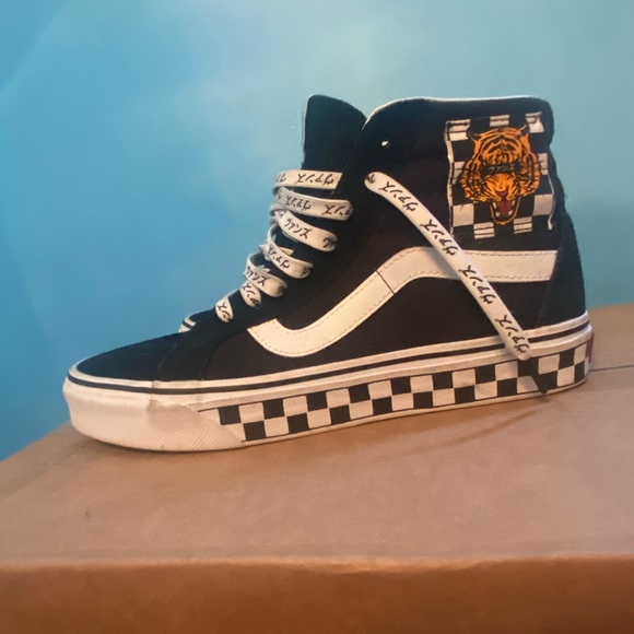 Black Sk8-Hi Vans Tiger Print - Picture 2 of 6